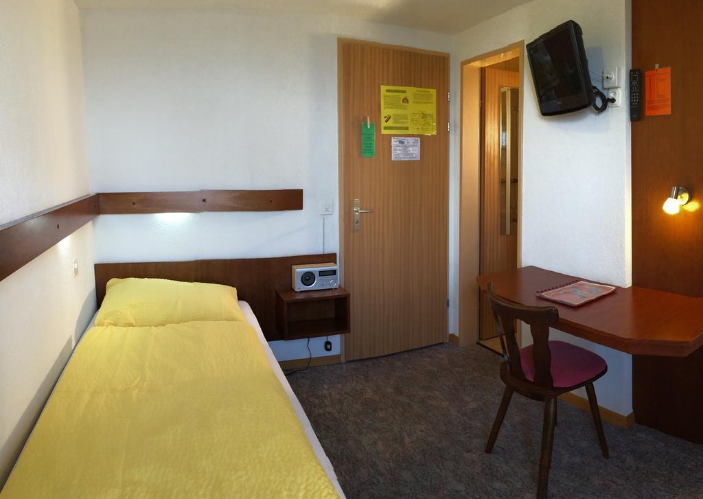 Hotel Zum See Grachen Room photo