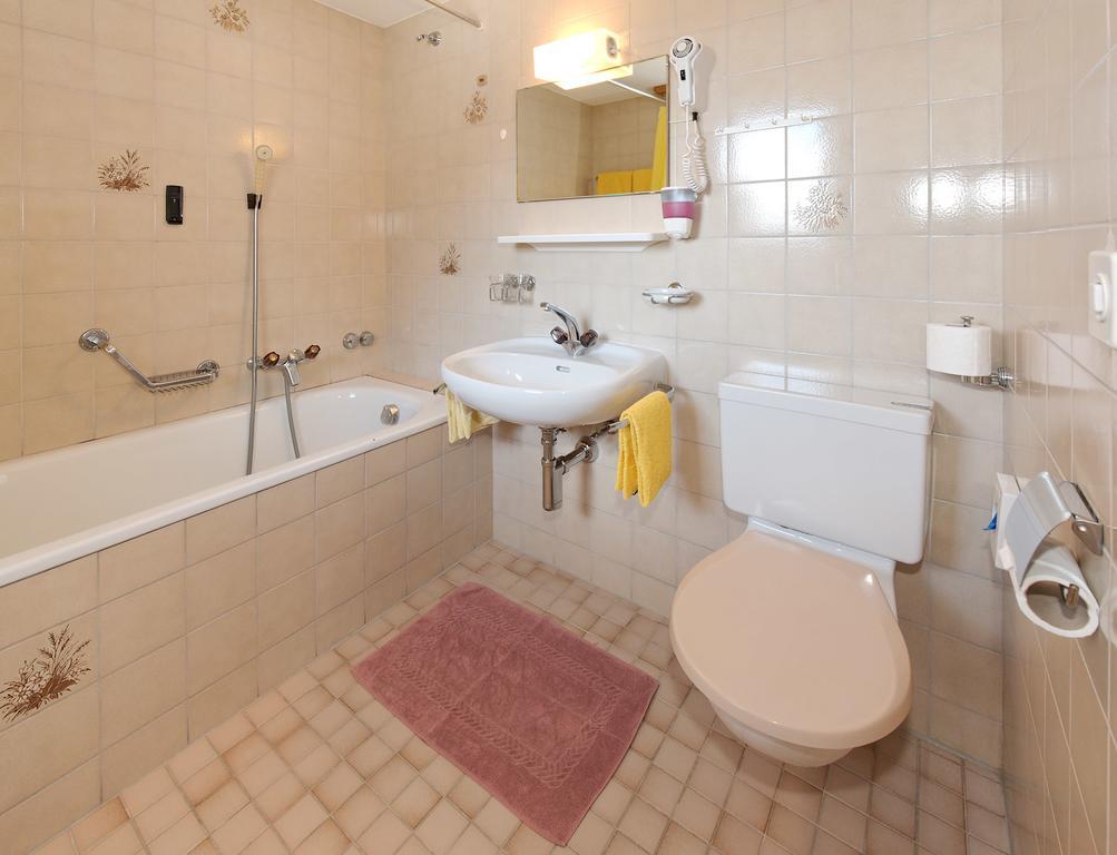 Hotel Zum See Grachen Room photo